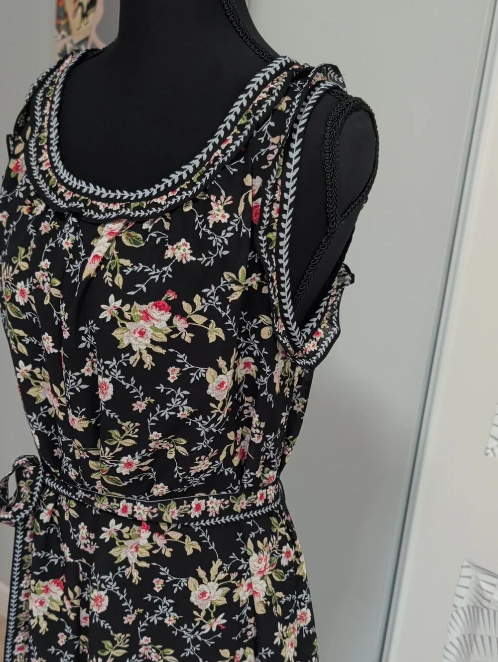 Max Studio elegant black